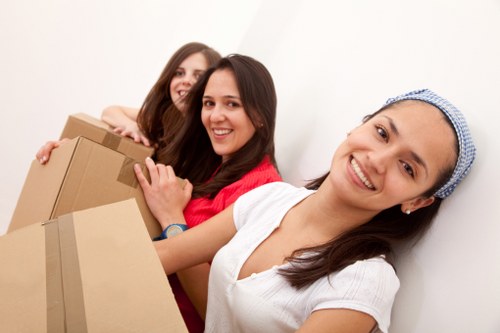Flexible student removals Woolwich for flats and shared houses